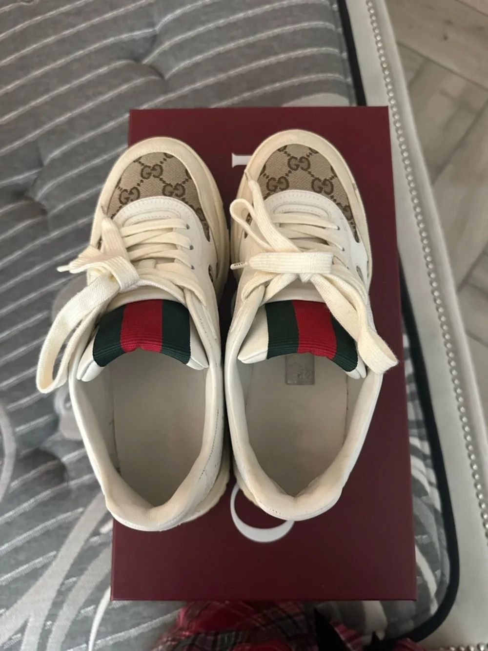 Gucci Beige Monogram Sneakers with Green-Red Web - Picture 5 of 7